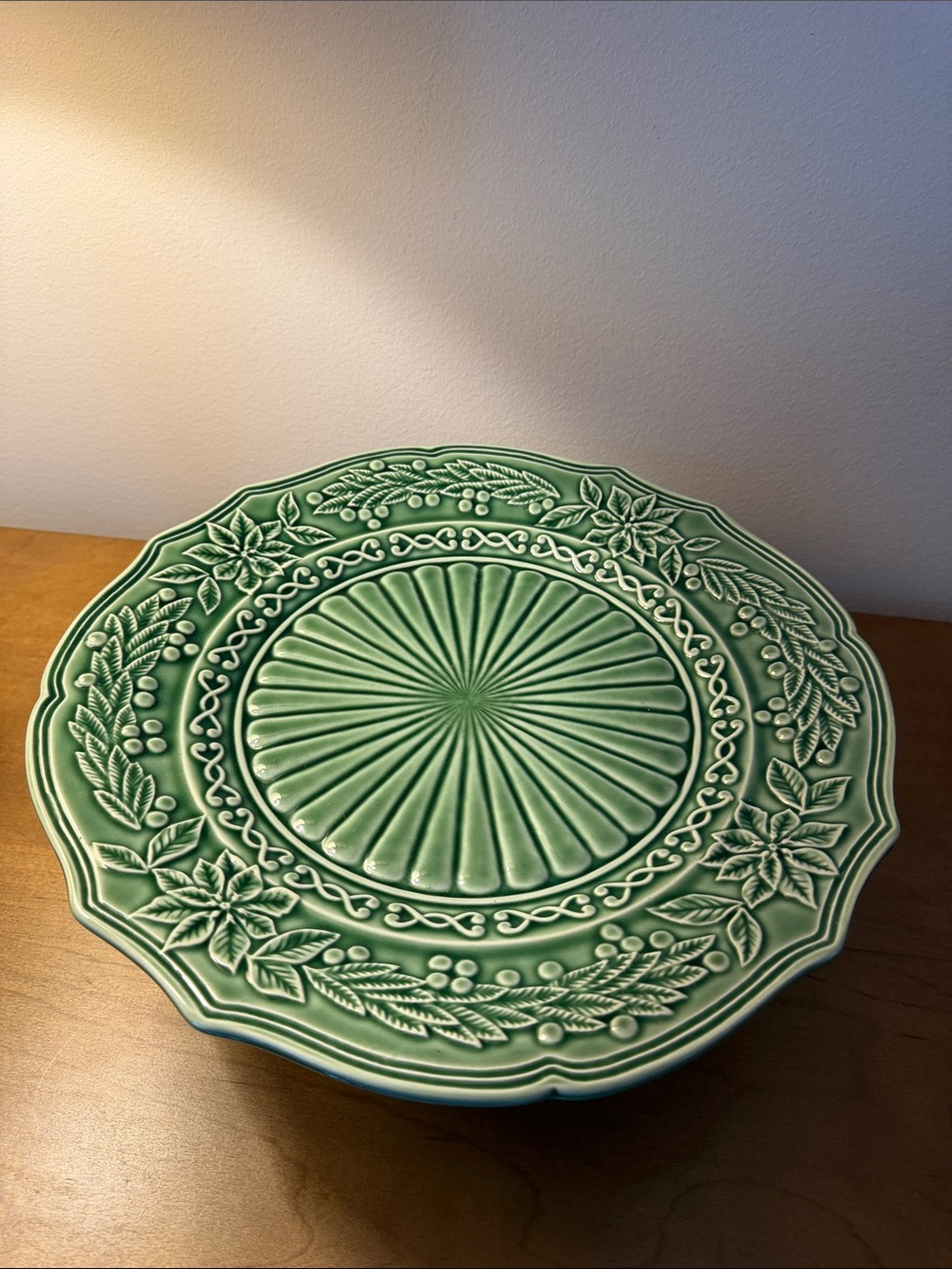Vintage Bordallo Pinheiro Poinsettia Green Majolica Cake Stand 12.5" MINT